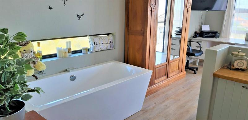 4 Bedroom Property for Sale in Myburgh Park Western Cape